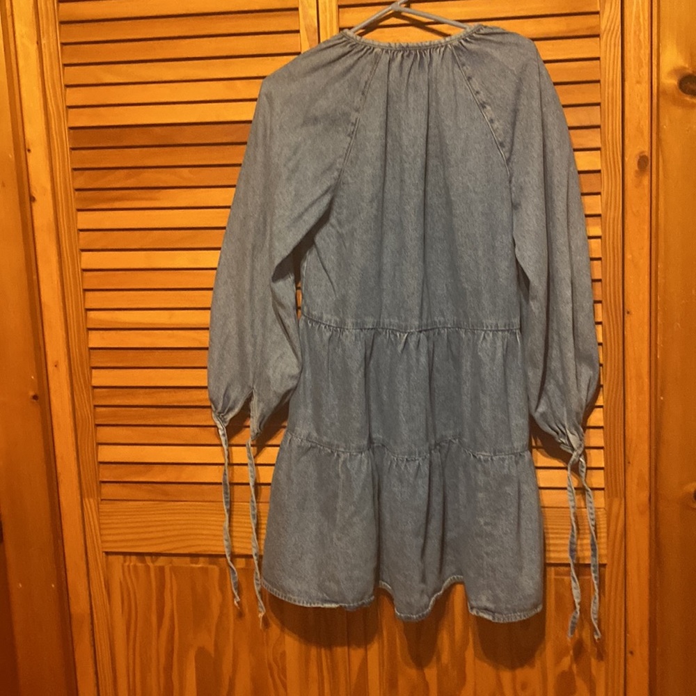 H&M Beautiful design jeans dress long sleeve v/neck